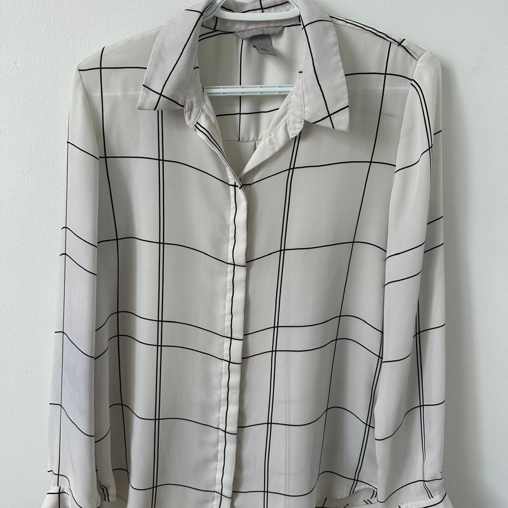 H&M White and Black Grid Button Down Shirt